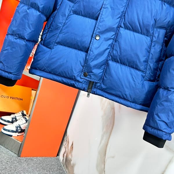 入手困難プラダ Re-Nylon ダウンジャケット スーパーコピー pup97328